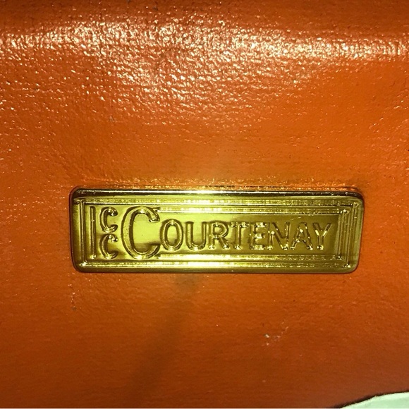 Vintage Quilted Crossbody Bag - Picture 6 of 15